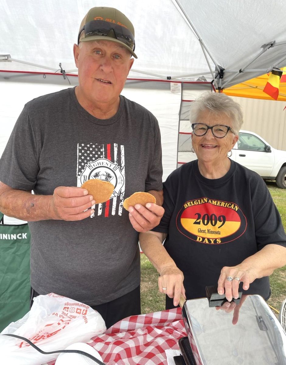 Tom & Vicki Bot making belgian cookies